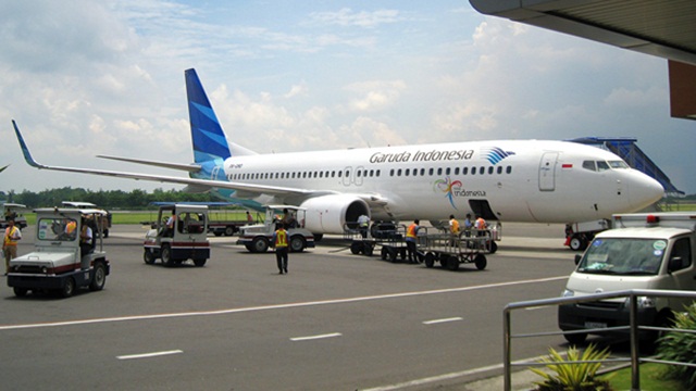 garuda indonesia di bandara rhf tpi.jpg